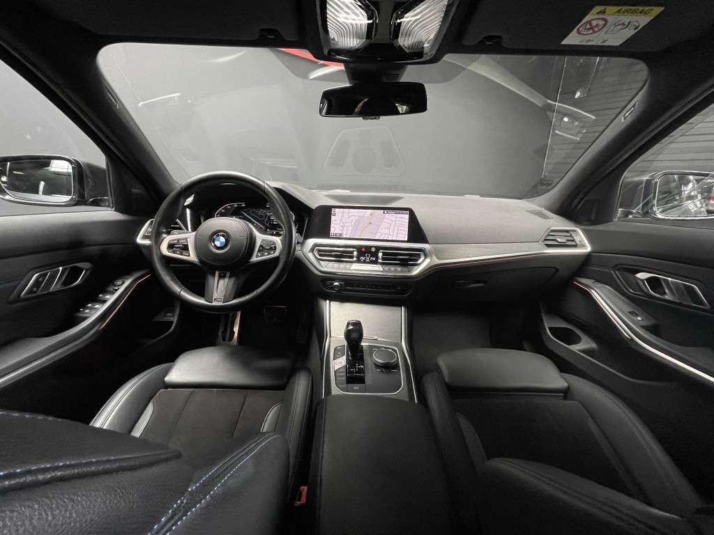 BMW-3-SERIE-Touring 318i 2.0 M-Sport/Trekhaak/Head-up/live cockpit