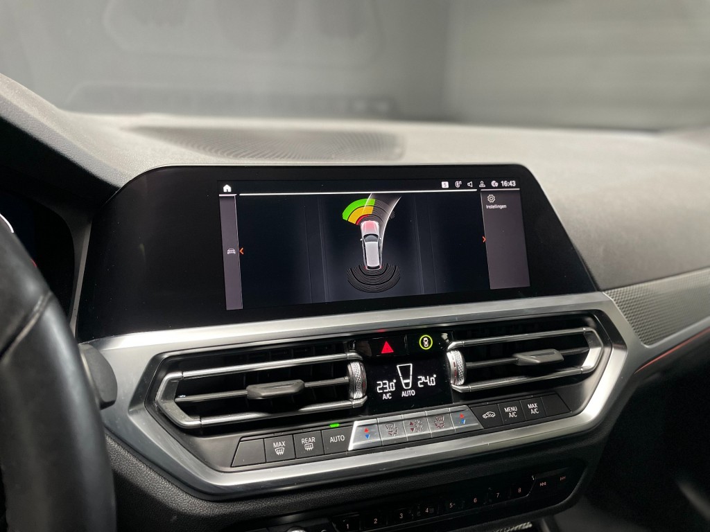 BMW-3-SERIE-Touring 318i 2.0 M-Sport/Trekhaak/Head-up/live cockpit