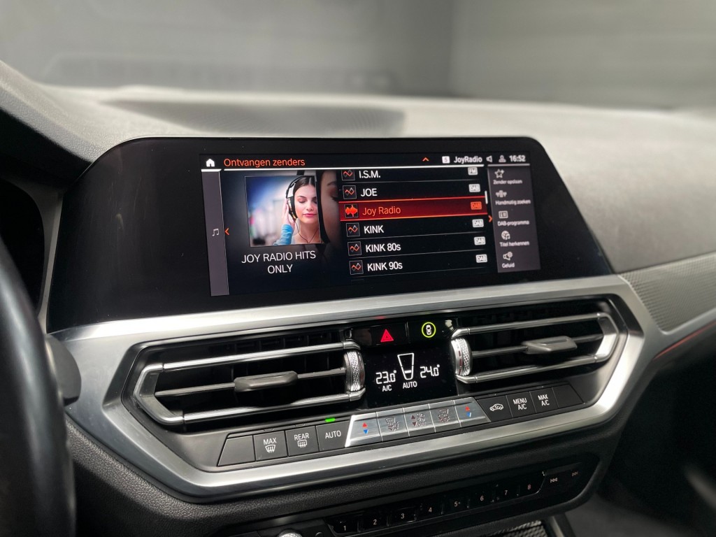 BMW-3-SERIE-Touring 318i 2.0 M-Sport/Trekhaak/Head-up/live cockpit