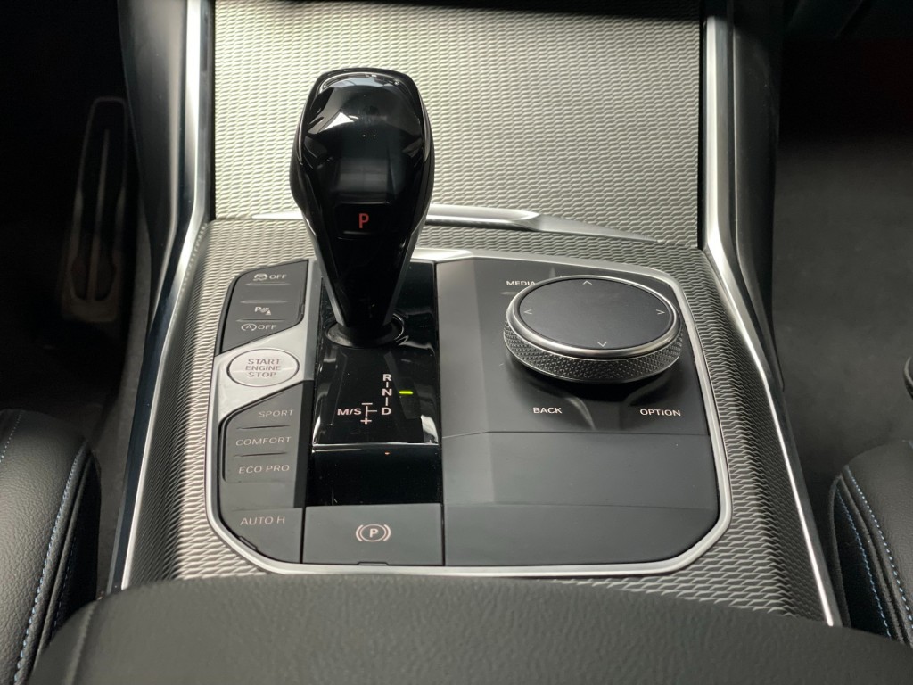 BMW-3-SERIE-Touring 318i 2.0 M-Sport/Trekhaak/Head-up/live cockpit