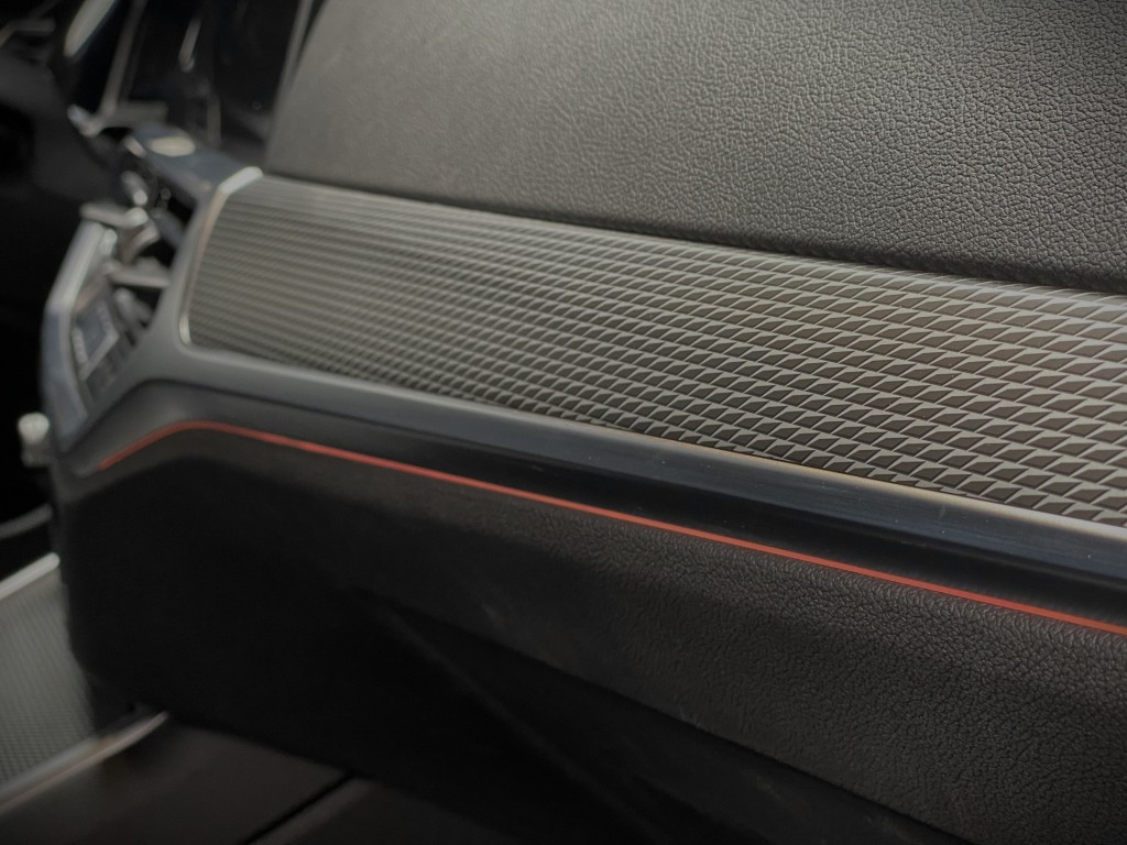 BMW-3-SERIE-Touring 318i 2.0 M-Sport/Trekhaak/Head-up/live cockpit