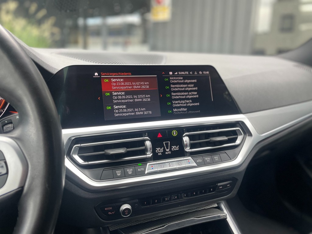 BMW-3-SERIE-Touring 318i 2.0 M-Sport/Trekhaak/Head-up/live cockpit