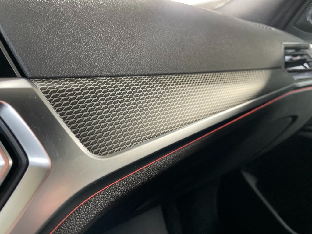 BMW-3-SERIE-Touring 318i 2.0 M-Sport/Trekhaak/Head-up/live cockpit