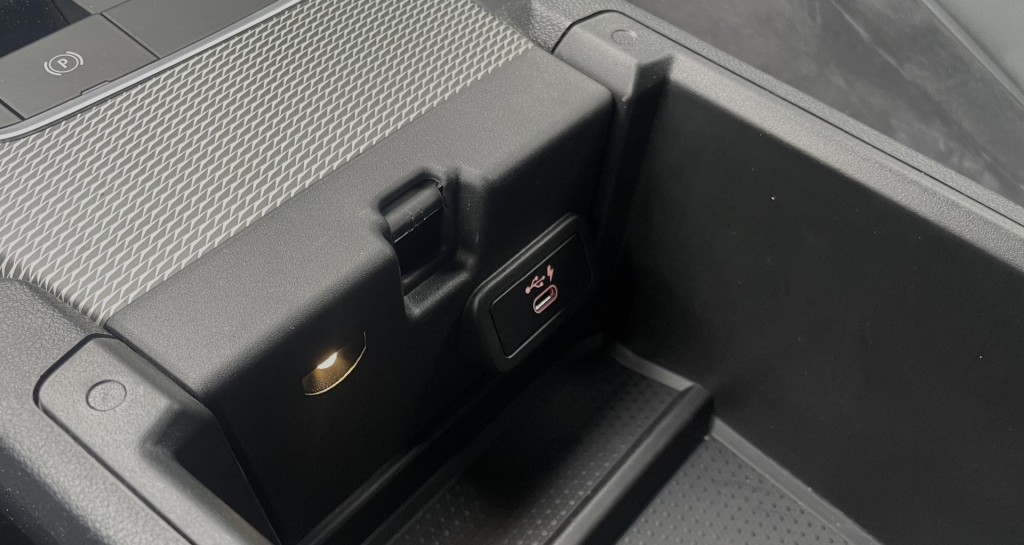 BMW-3-SERIE-Touring 318i 2.0 M-Sport/Trekhaak/Head-up/live cockpit