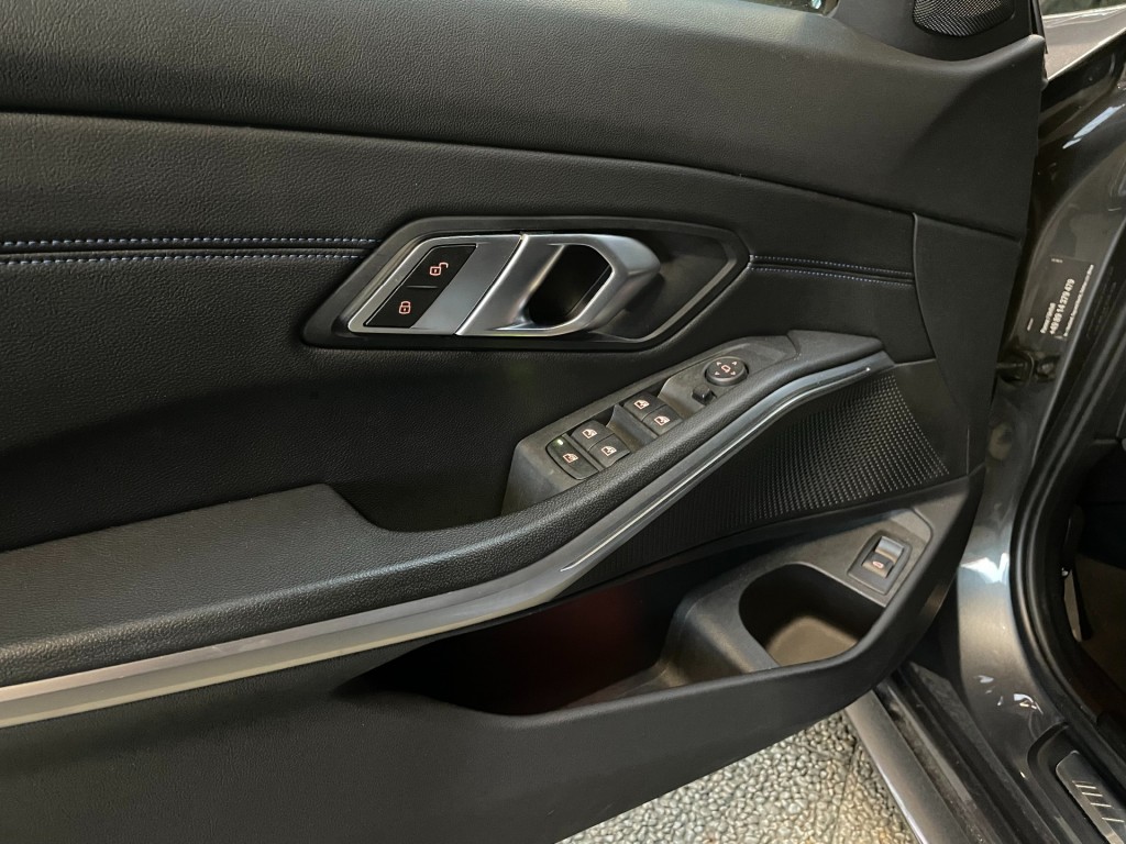 BMW-3-SERIE-Touring 318i 2.0 M-Sport/Trekhaak/Head-up/live cockpit