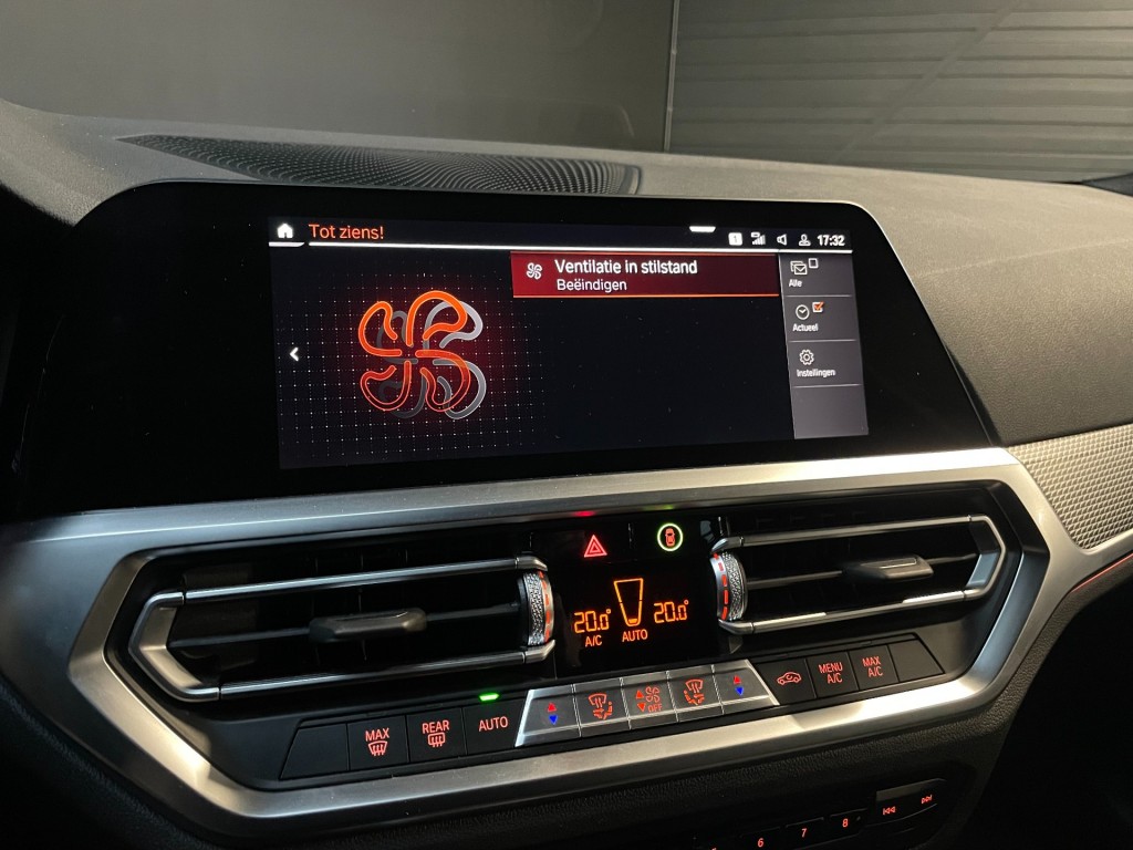 BMW-3-SERIE-Touring 318i 2.0 M-Sport/Trekhaak/Head-up/live cockpit