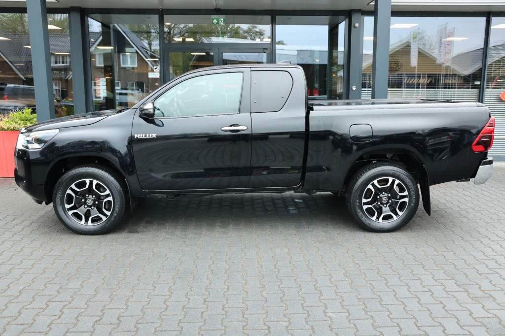 TOYOTA-HILUX-2.4 D-4D X-TRA CAB COMFORT 4WD VAN