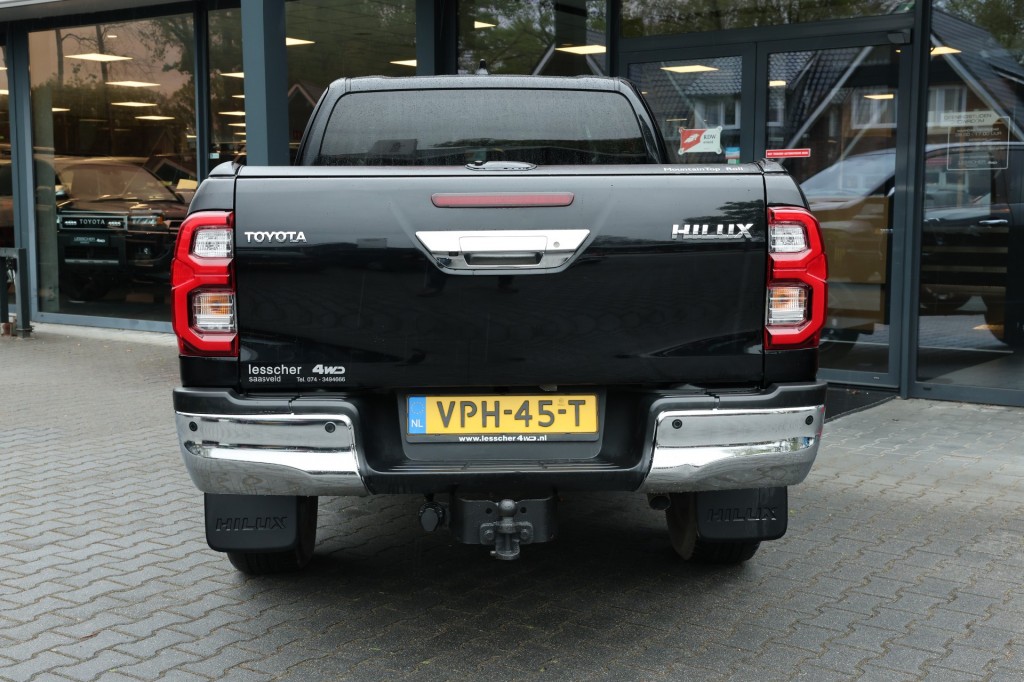 TOYOTA-HILUX-2.4 D-4D X-TRA CAB COMFORT 4WD VAN