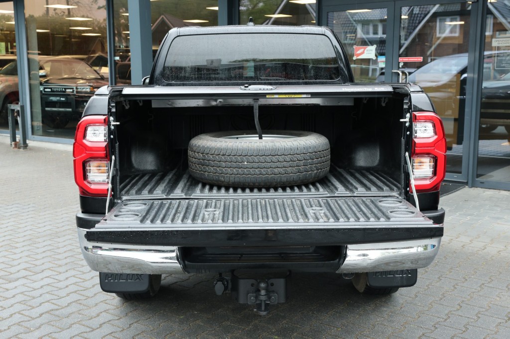 TOYOTA-HILUX-2.4 D-4D X-TRA CAB COMFORT 4WD VAN