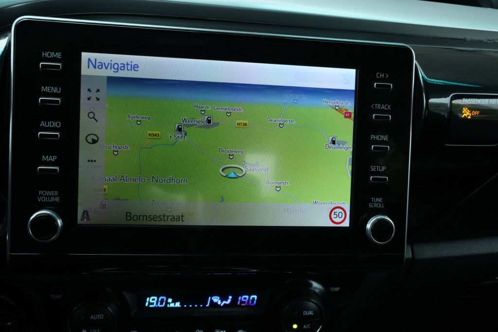TOYOTA-HILUX-2.4 D-4D X-TRA CAB COMFORT 4WD VAN