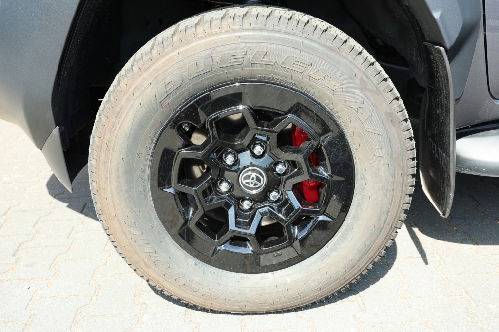 TOYOTA-HILUX-2.8 D-4D DUBBEL CABIN GR SPORT A/T *BPM VRIJ*