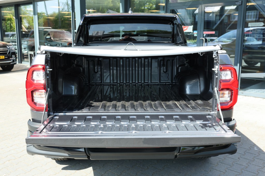 TOYOTA-HILUX-2.8 D-4D DUBBEL CABIN GR SPORT A/T *BPM VRIJ*