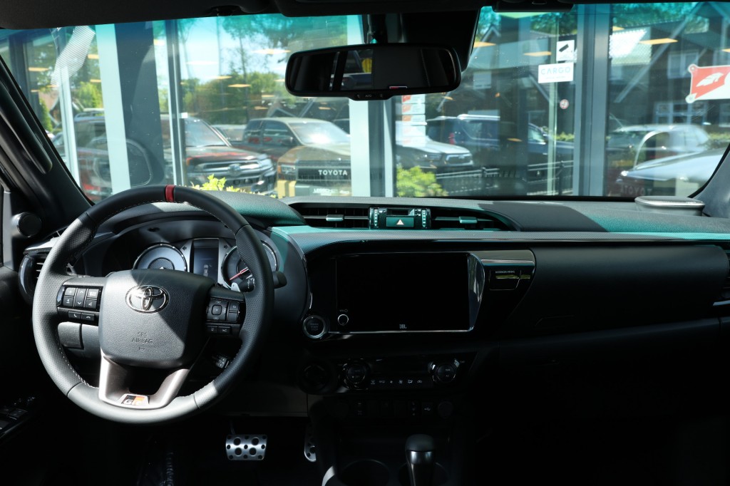 TOYOTA-HILUX-2.8 D-4D DUBBEL CABIN GR SPORT A/T *BPM VRIJ*
