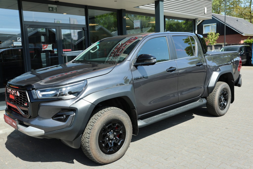 TOYOTA-HILUX-2.8 D-4D DUBBEL CABIN GR SPORT A/T *BPM VRIJ*