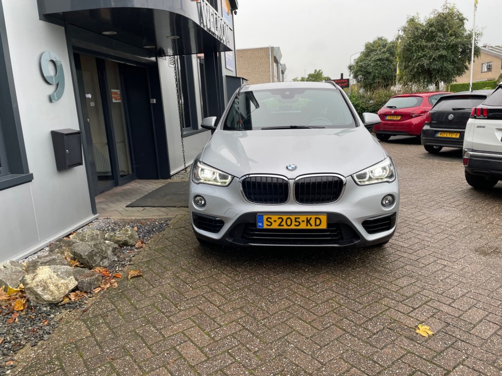 BMW-X1-1.5 SDRIVE 140PK Leder, Navi, Camera, PDC, Cruisecntrl, NIEUWSTA