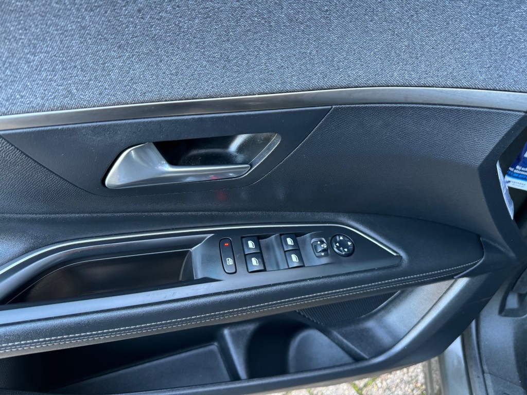 PEUGEOT-3008-1.2 PureTech 131PK Allure, Navi, Climatcntrl, Cruisecntrl, Leder