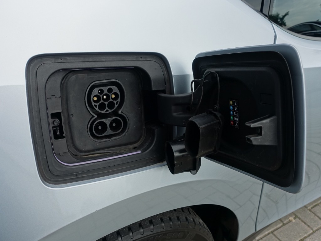 BMW-I3-Comfort Advance 22kWh I NL-Auto I 1e Eig. I SOH 80% I Snellaad I