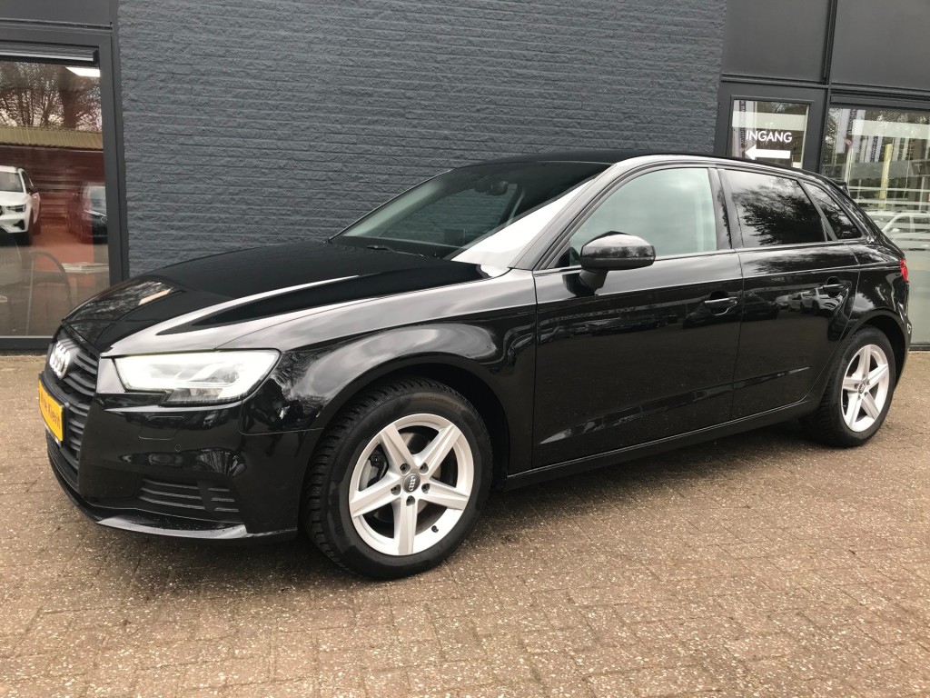 AUDI-A3-35 1.5 TFSI **150pk/automaat/xenon**
