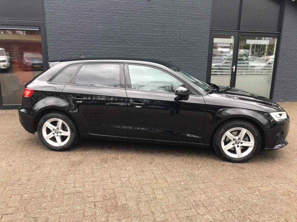 AUDI-A3-35 1.5 TFSI **150pk/automaat/xenon**