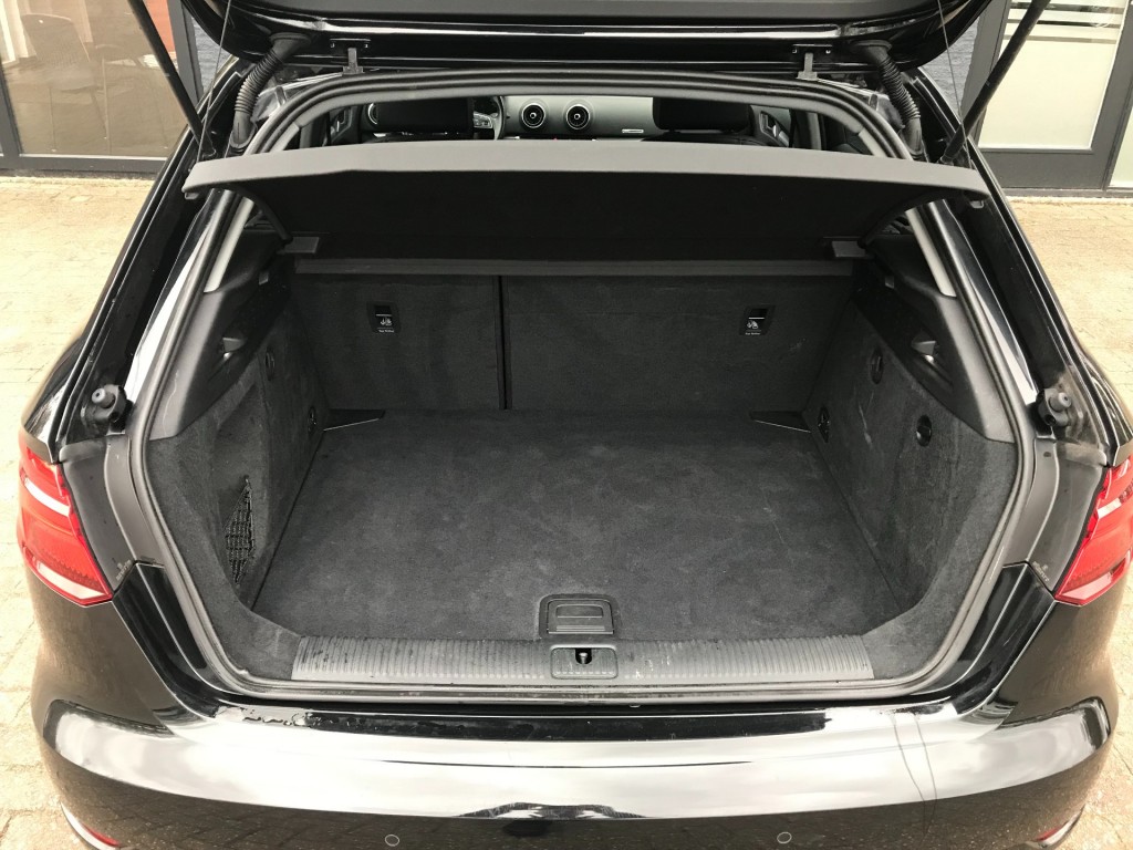AUDI-A3-35 1.5 TFSI **150pk/automaat/xenon**