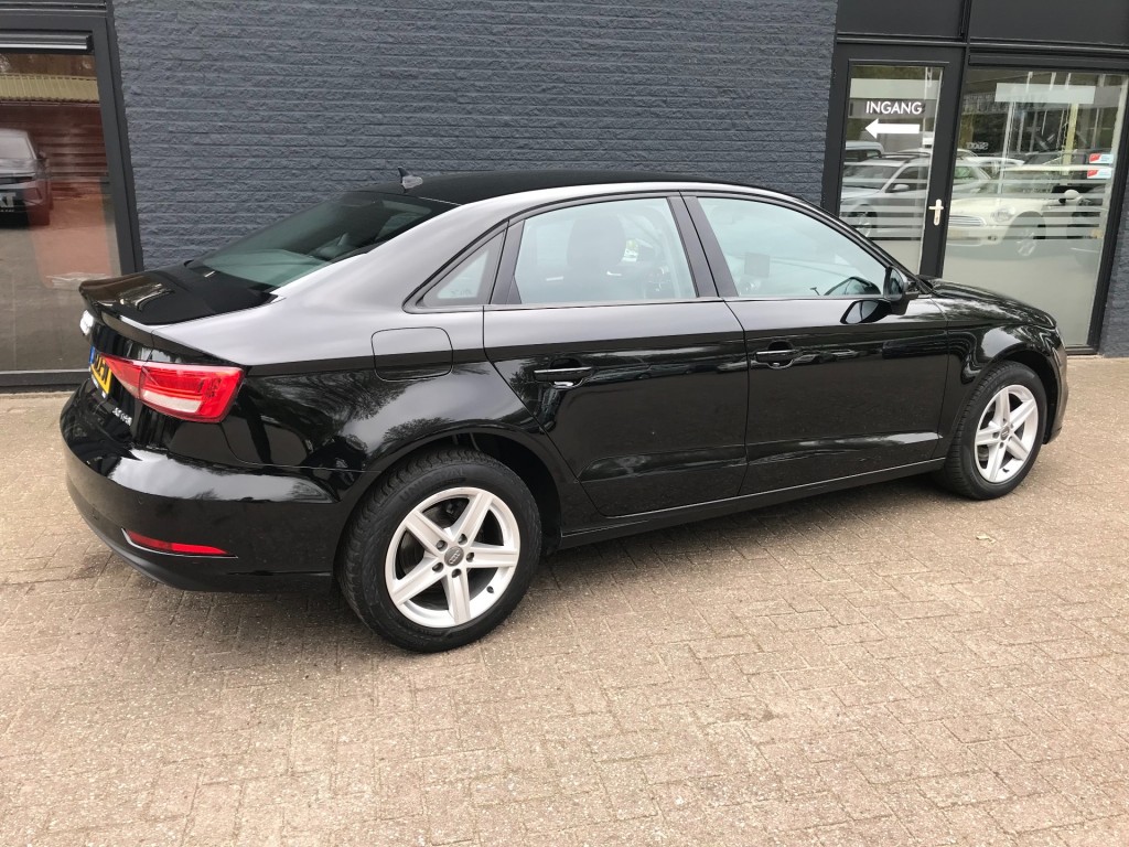 AUDI-A3-30 TFSi pro line **Navigatie/parkeersensoren**