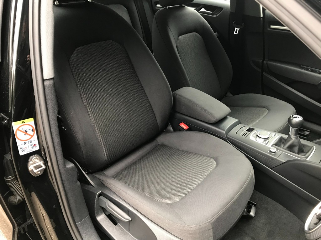 AUDI-A3-30 TFSi pro line **Navigatie/parkeersensoren**