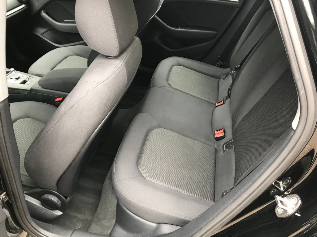 AUDI-A3-30 TFSi pro line **Navigatie/parkeersensoren**