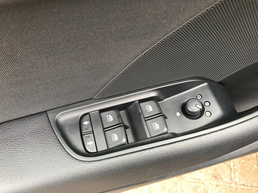 AUDI-A3-30 TFSi pro line **Navigatie/parkeersensoren**
