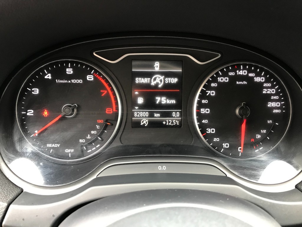 AUDI-A3-30 TFSi pro line **Navigatie/parkeersensoren**