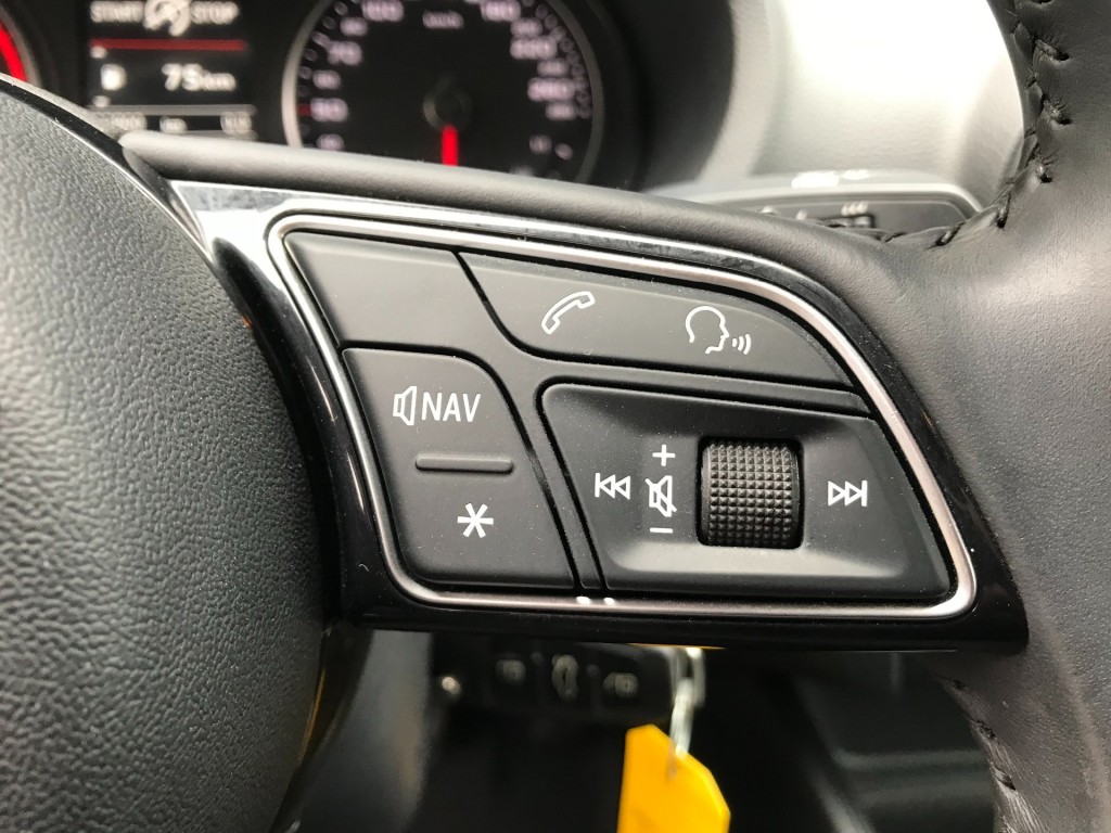 AUDI-A3-30 TFSi pro line **Navigatie/parkeersensoren**