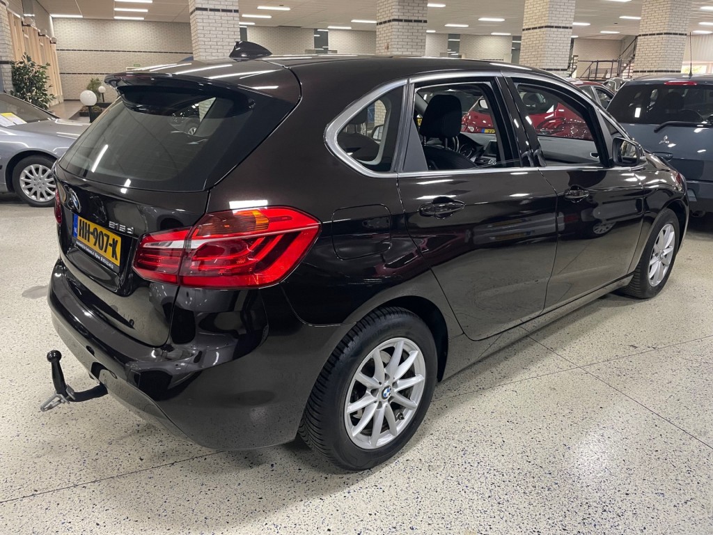 BMW-2-SERIE ACTIVE TOURER-216 D Automaat Afn. Trekhaak Navigatie Cruise Airco PDC