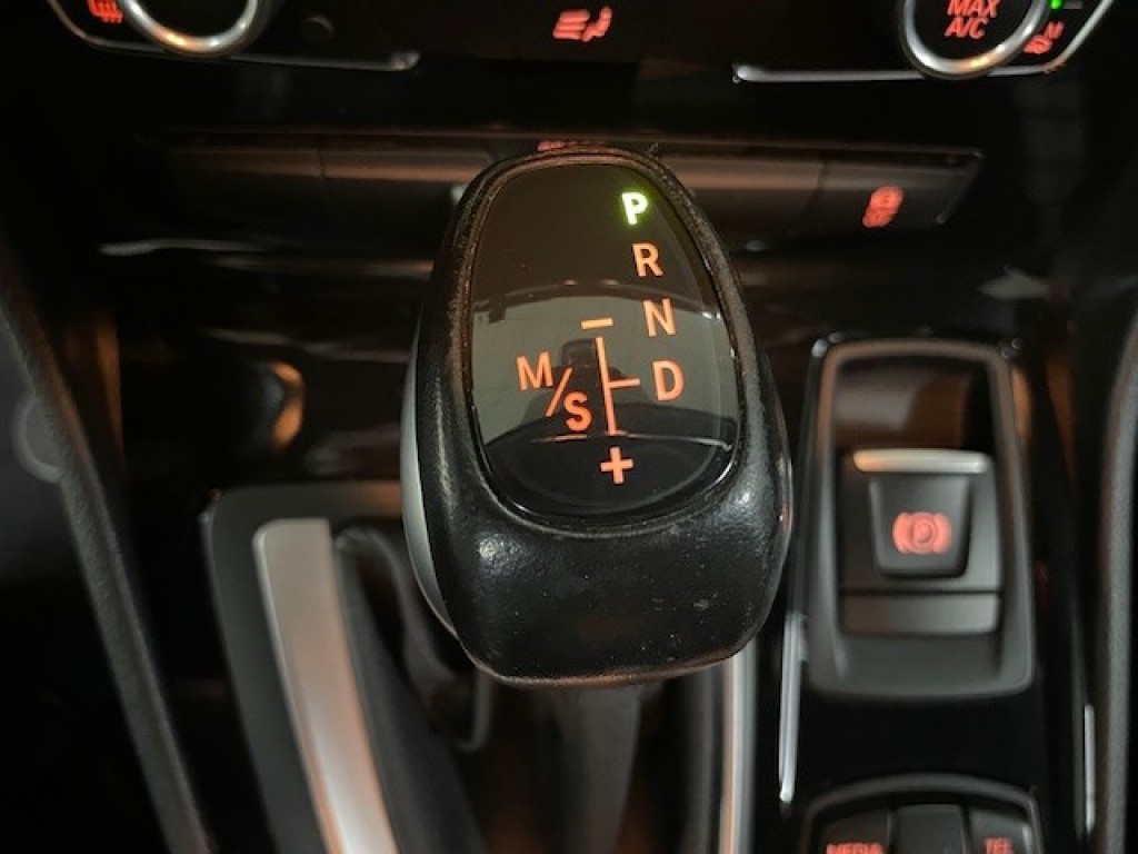 BMW-2-SERIE ACTIVE TOURER-216 D Automaat Afn. Trekhaak Navigatie Cruise Airco PDC