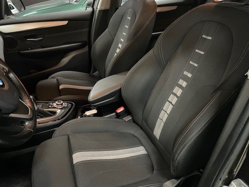 BMW-2-SERIE ACTIVE TOURER-216 D Automaat Afn. Trekhaak Navigatie Cruise Airco PDC