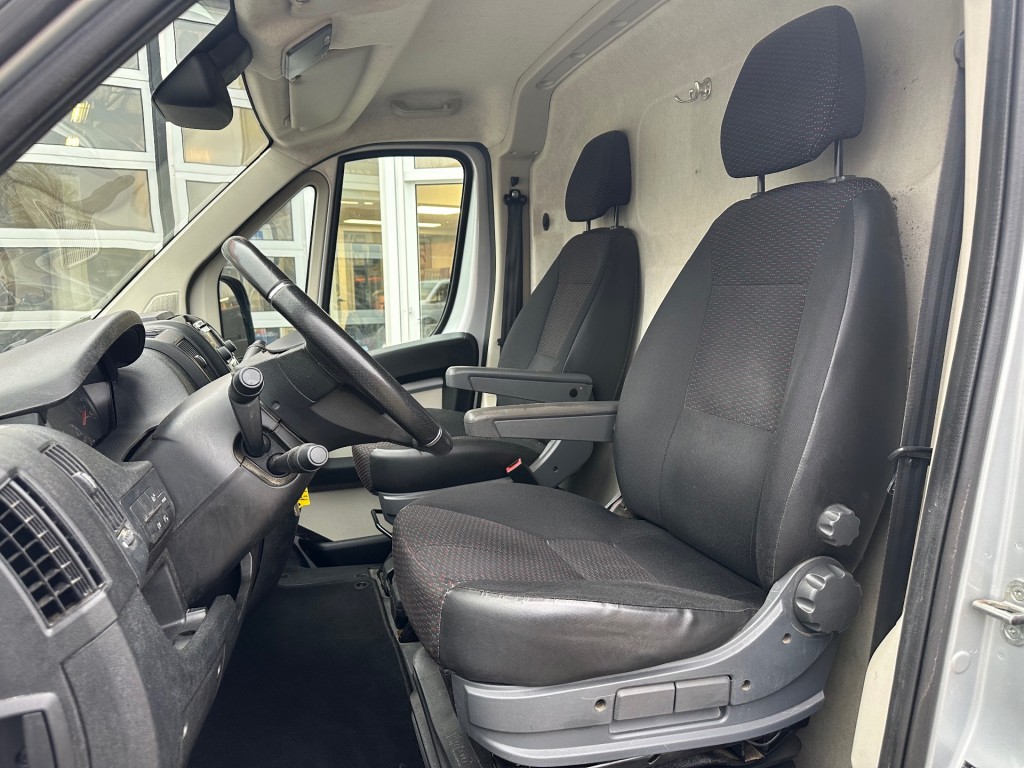 PEUGEOT-BOXER-2.2 HDI 120 L2H1    € 13.128,50 incl. BTW