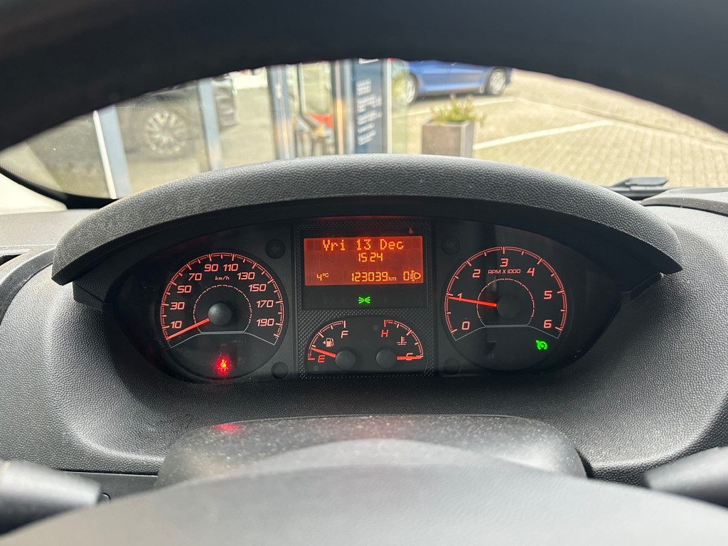 PEUGEOT-BOXER-2.2 HDI 120 L2H1    € 13.128,50 incl. BTW