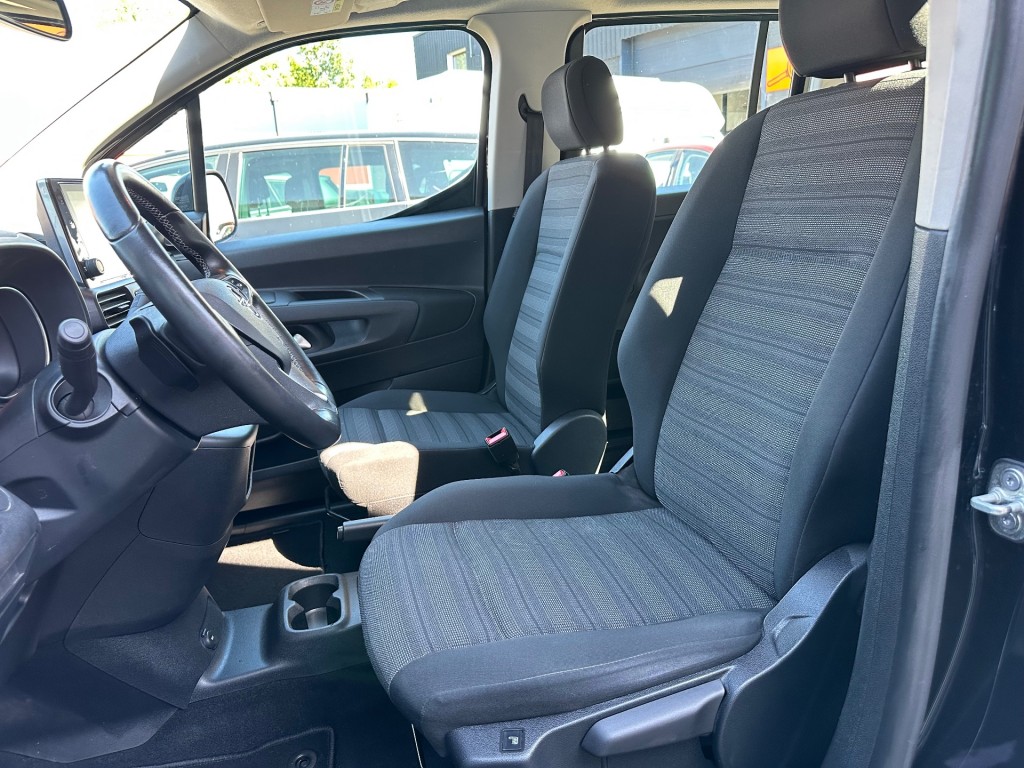 OPEL-COMBO-1.5 LIFE AUT 7 PERSOONS