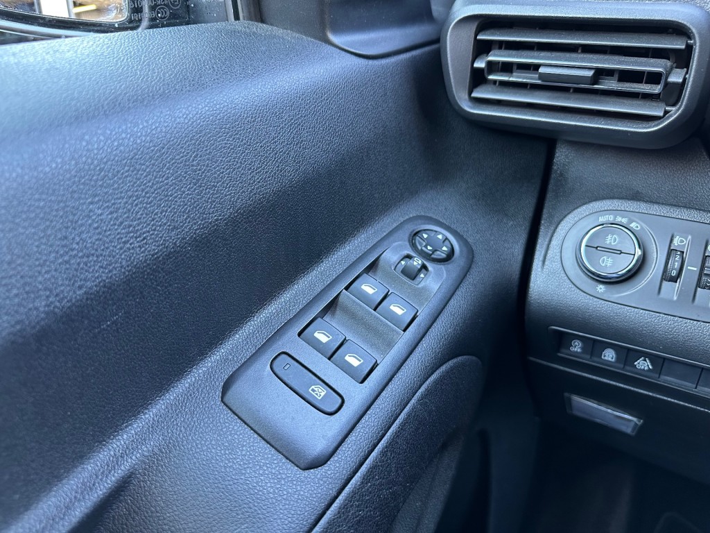 OPEL-COMBO-1.5 LIFE AUT 7 PERSOONS