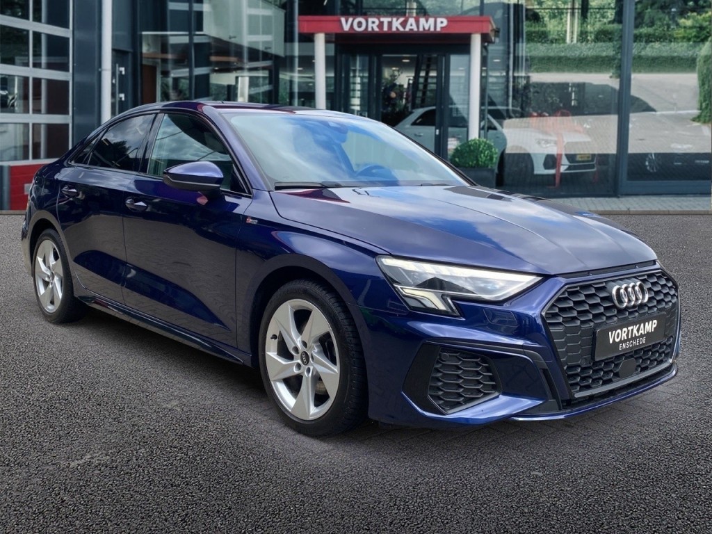 AUDI-A3-30 TFSI S-LINE MATRIX-LED/PDC/STOELVERW/PDC/NAVI