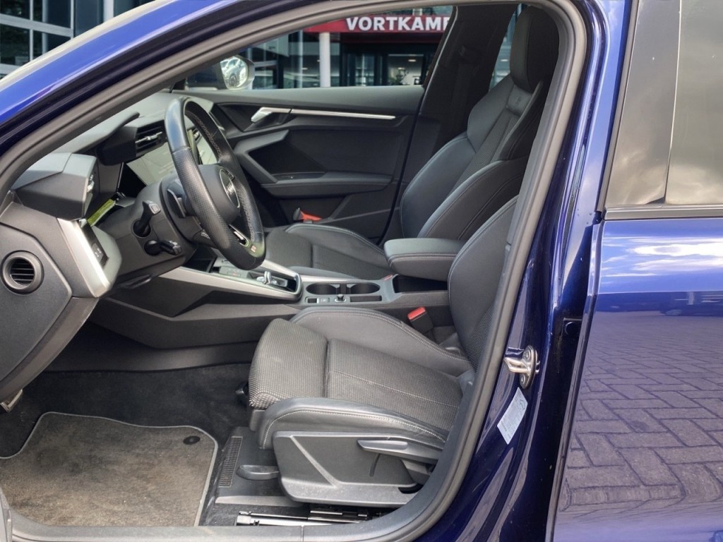 AUDI-A3-30 TFSI S-LINE MATRIX-LED/PDC/STOELVERW/PDC/NAVI