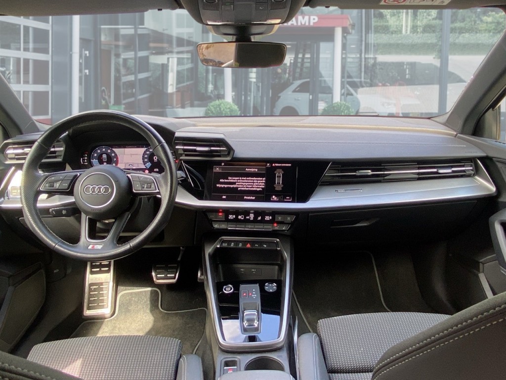 AUDI-A3-30 TFSI S-LINE MATRIX-LED/PDC/STOELVERW/PDC/NAVI