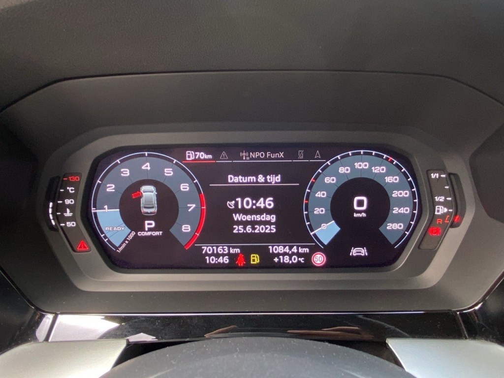 AUDI-A3-30 TFSI S-LINE MATRIX-LED/PDC/STOELVERW/PDC/NAVI