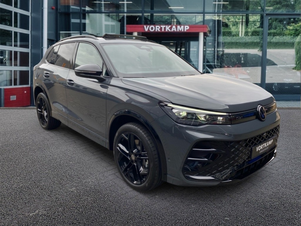 VOLKSWAGEN-TIGUAN-1.5 TSI EHYBRID R-LINE BLACK-OPTIK PANO-DAK/TREKHAAK/LEDER/360-C