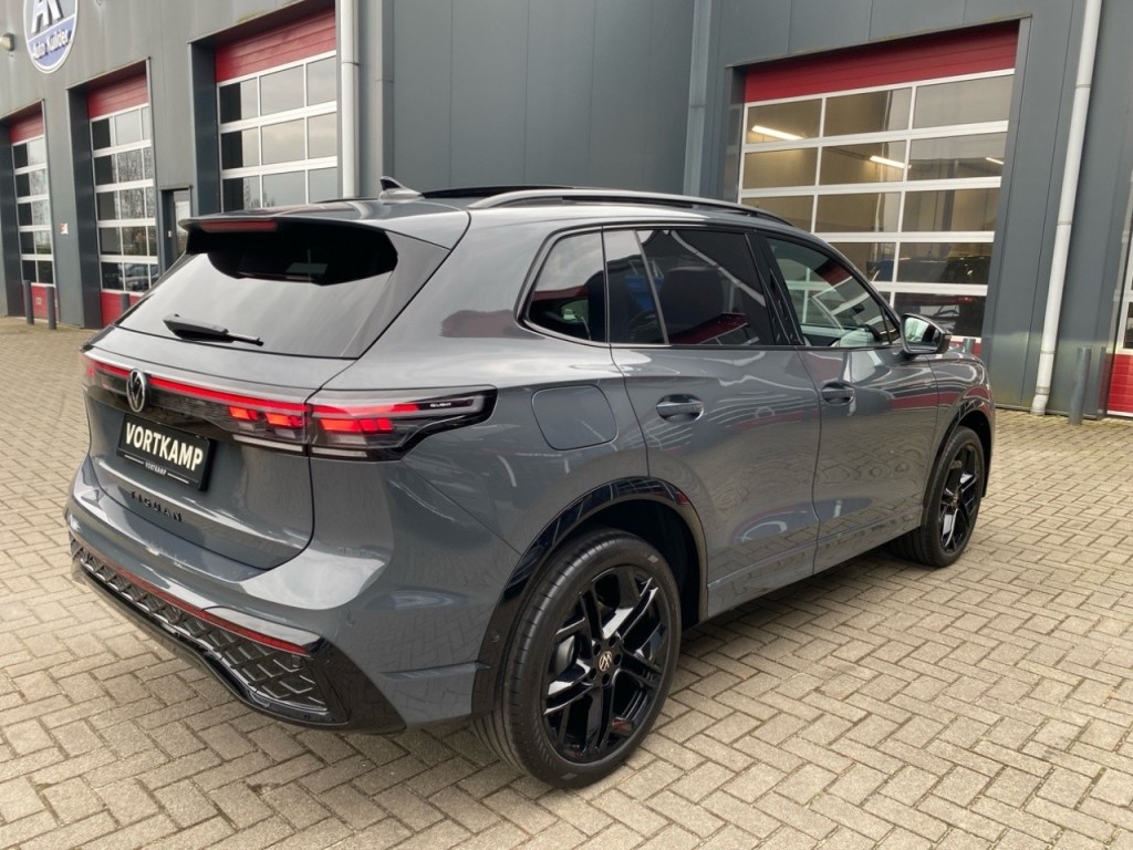 VOLKSWAGEN-TIGUAN-1.5 TSI EHYBRID R-LINE BLACK-OPTIK PANO-DAK/TREKHAAK/LEDER/360-C