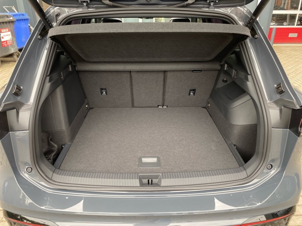 VOLKSWAGEN-TIGUAN-1.5 TSI EHYBRID R-LINE BLACK-OPTIK PANO-DAK/TREKHAAK/LEDER/360-C