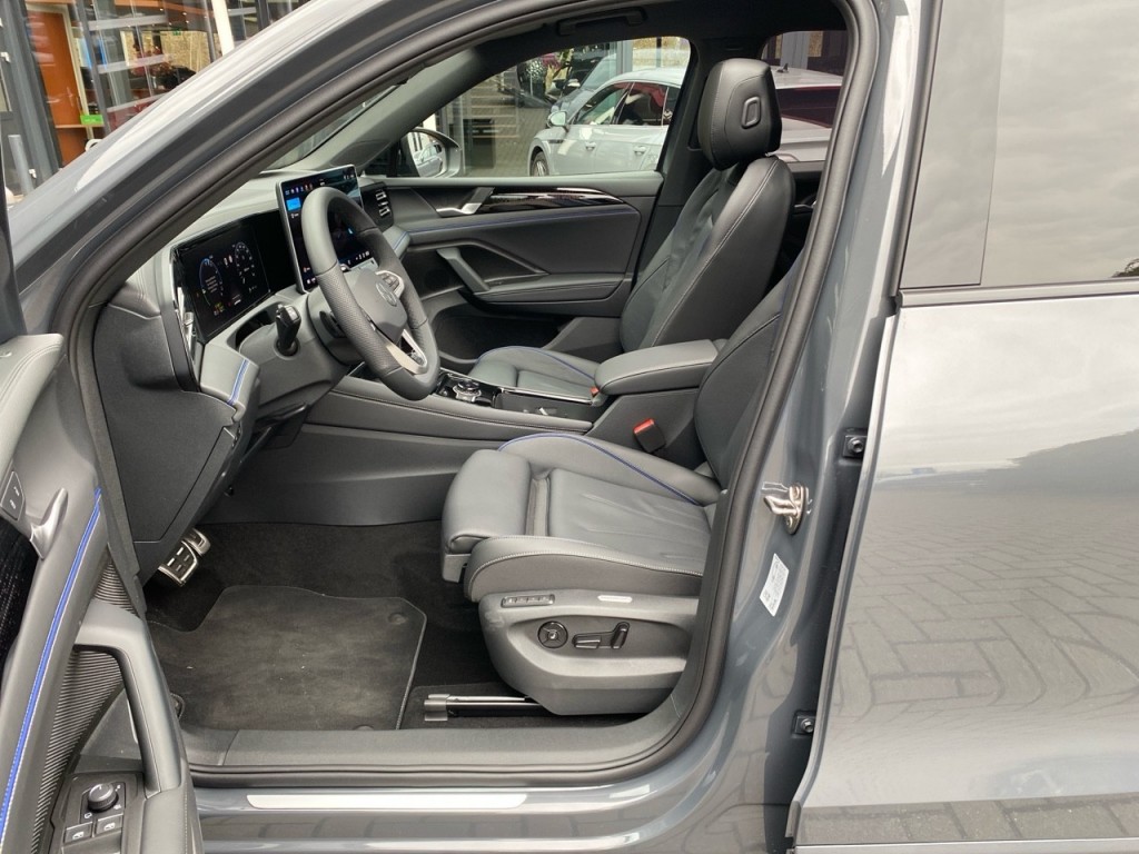 VOLKSWAGEN-TIGUAN-1.5 TSI EHYBRID R-LINE BLACK-OPTIK PANO-DAK/TREKHAAK/LEDER/360-C