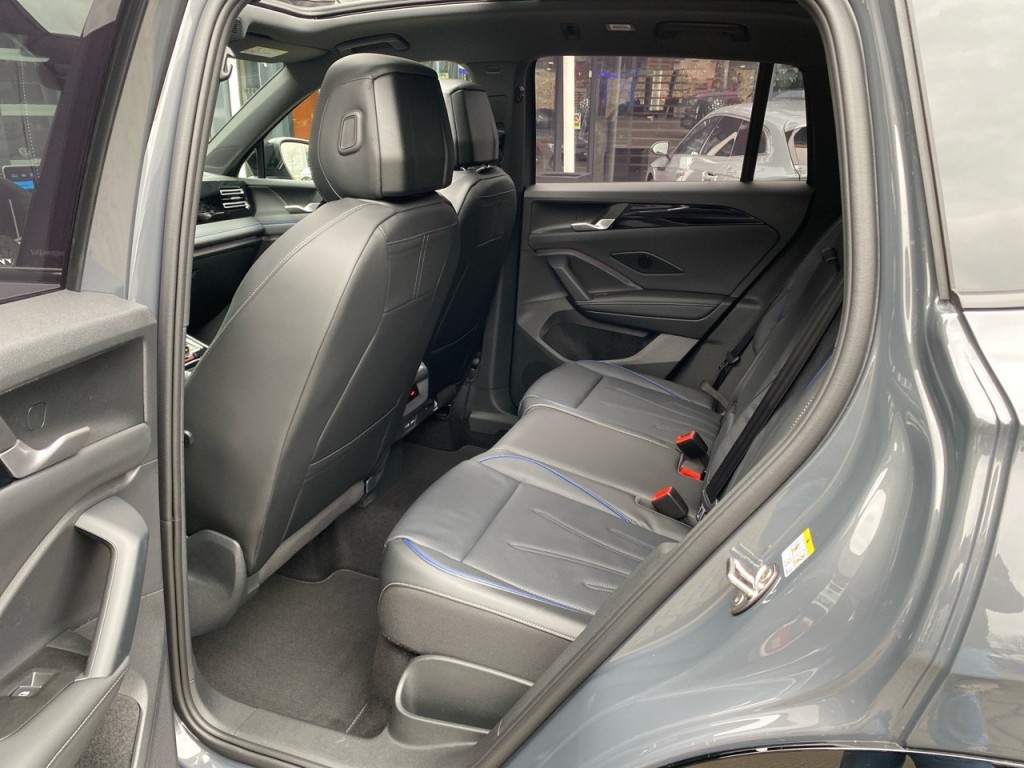 VOLKSWAGEN-TIGUAN-1.5 TSI EHYBRID R-LINE BLACK-OPTIK PANO-DAK/TREKHAAK/LEDER/360-C