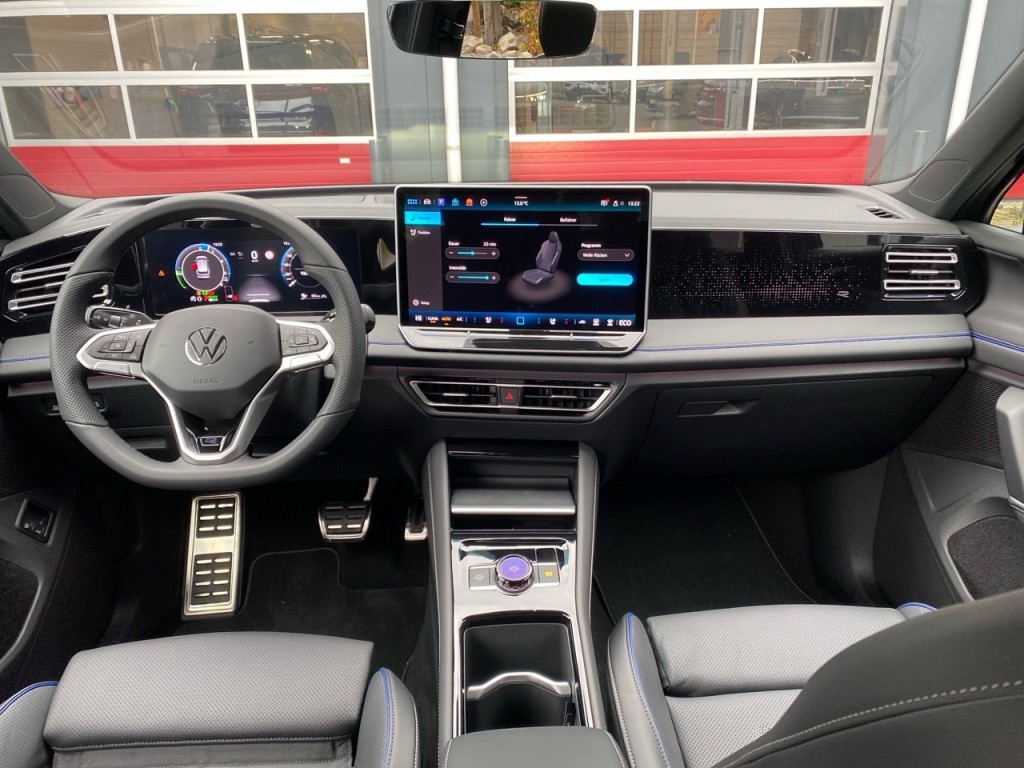 VOLKSWAGEN-TIGUAN-1.5 TSI EHYBRID R-LINE BLACK-OPTIK PANO-DAK/TREKHAAK/LEDER/360-C