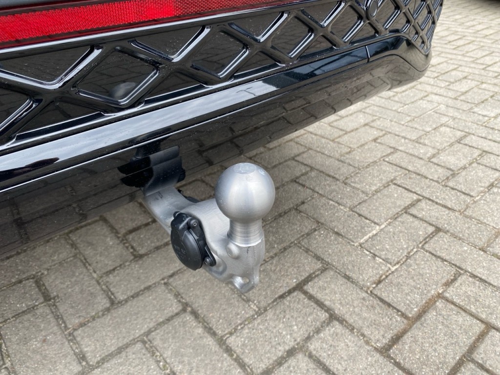 VOLKSWAGEN-TIGUAN-1.5 TSI EHYBRID R-LINE BLACK-OPTIK PANO-DAK/TREKHAAK/LEDER/360-C