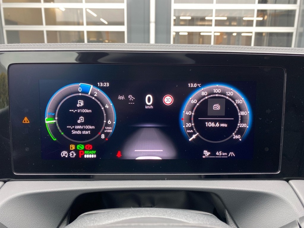 VOLKSWAGEN-TIGUAN-1.5 TSI EHYBRID R-LINE BLACK-OPTIK PANO-DAK/TREKHAAK/LEDER/360-C