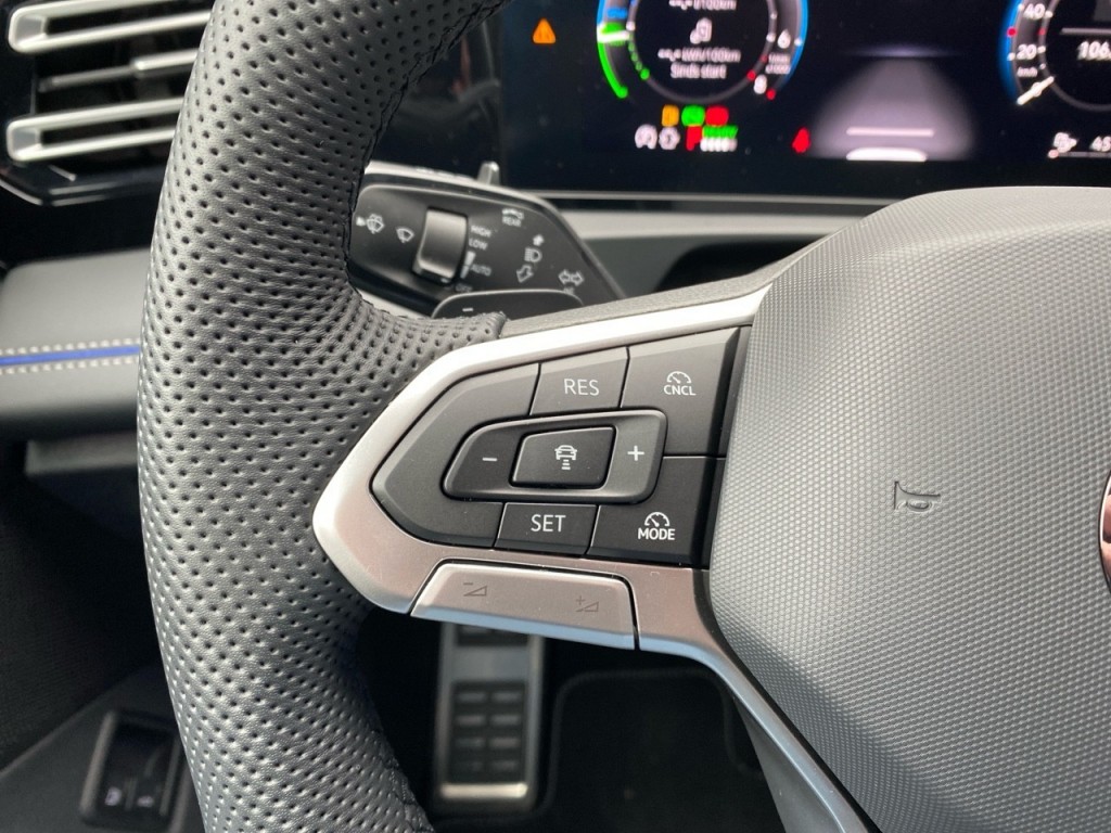VOLKSWAGEN-TIGUAN-1.5 TSI EHYBRID R-LINE BLACK-OPTIK PANO-DAK/TREKHAAK/LEDER/360-C
